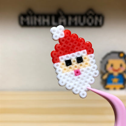 Hạt nhựa ủi mã 68 - Ông già Noel giáng sinh kèm keo dán, ngang 1.8cm, cao 3.3cm