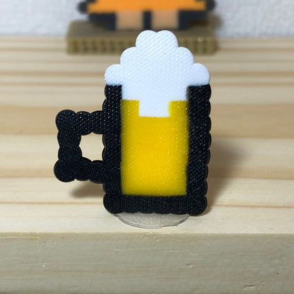 Hạt nhựa ủi mã 23 - Ly bia kèm miếng keo dán, ngang 2.3cm, cao 2.8cm