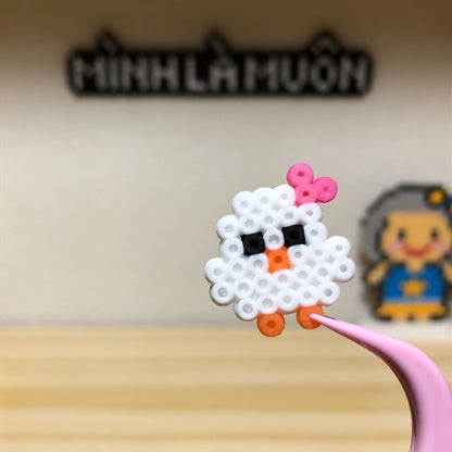 Hạt nhựa ủi mã 72 - Gà kèm miếng keo dán, ngang 1.8cm, cao 2cm