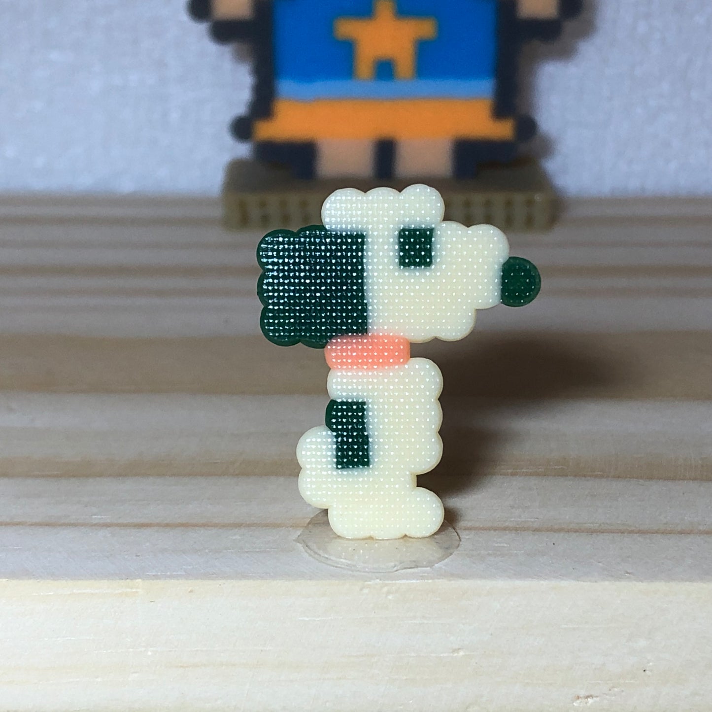 Hạt nhựa ủi mã 13 - Snoopy kèm miếng keo dán, ngang 2.2cm, 2.7cm