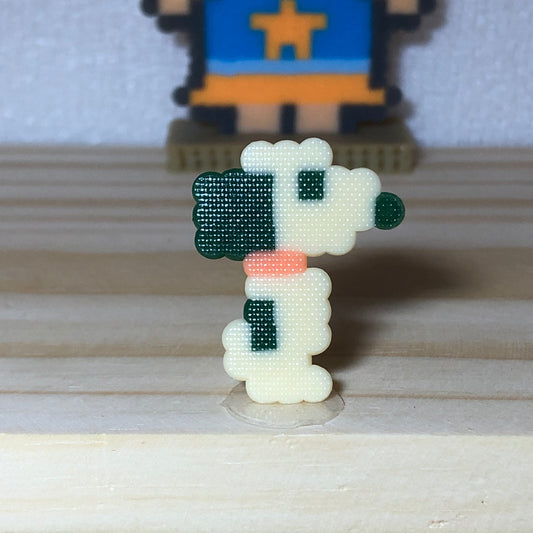 Hạt nhựa ủi mã 13 - Snoopy kèm miếng keo dán, ngang 2.2cm, 2.7cm